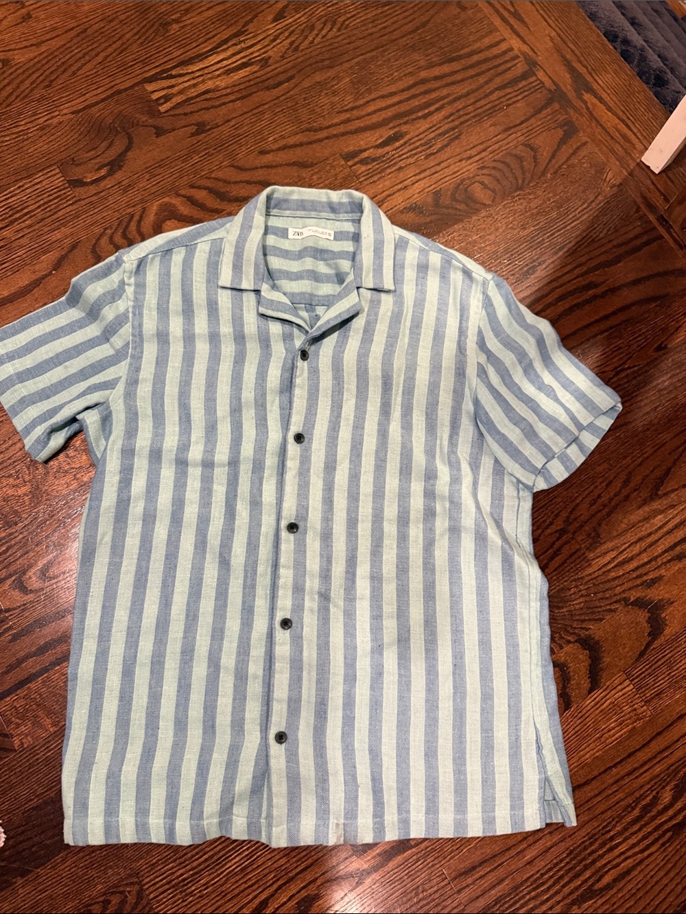 Zara Light Blue and White Striped Short-Sleeve Button-Up Shirt